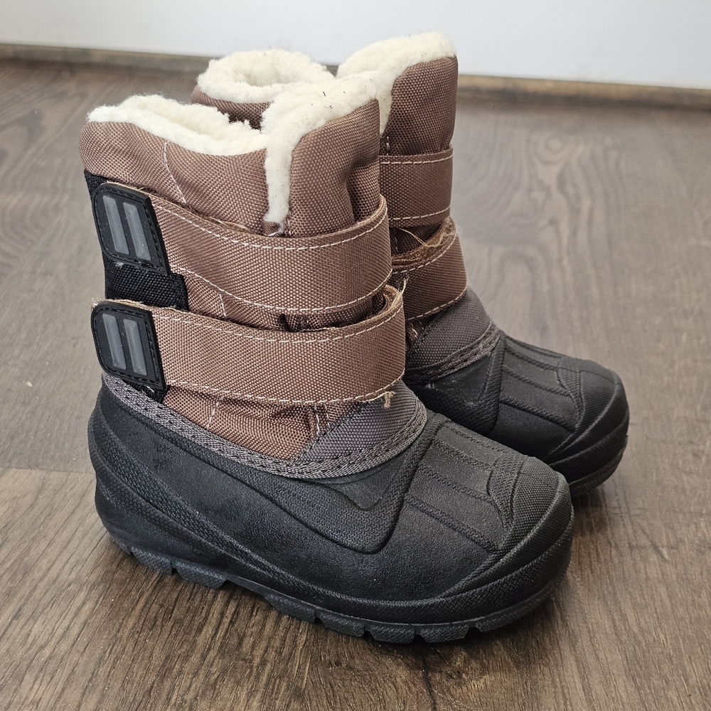 Cat & Jack Kids' Asher Winter Boots Sz 6